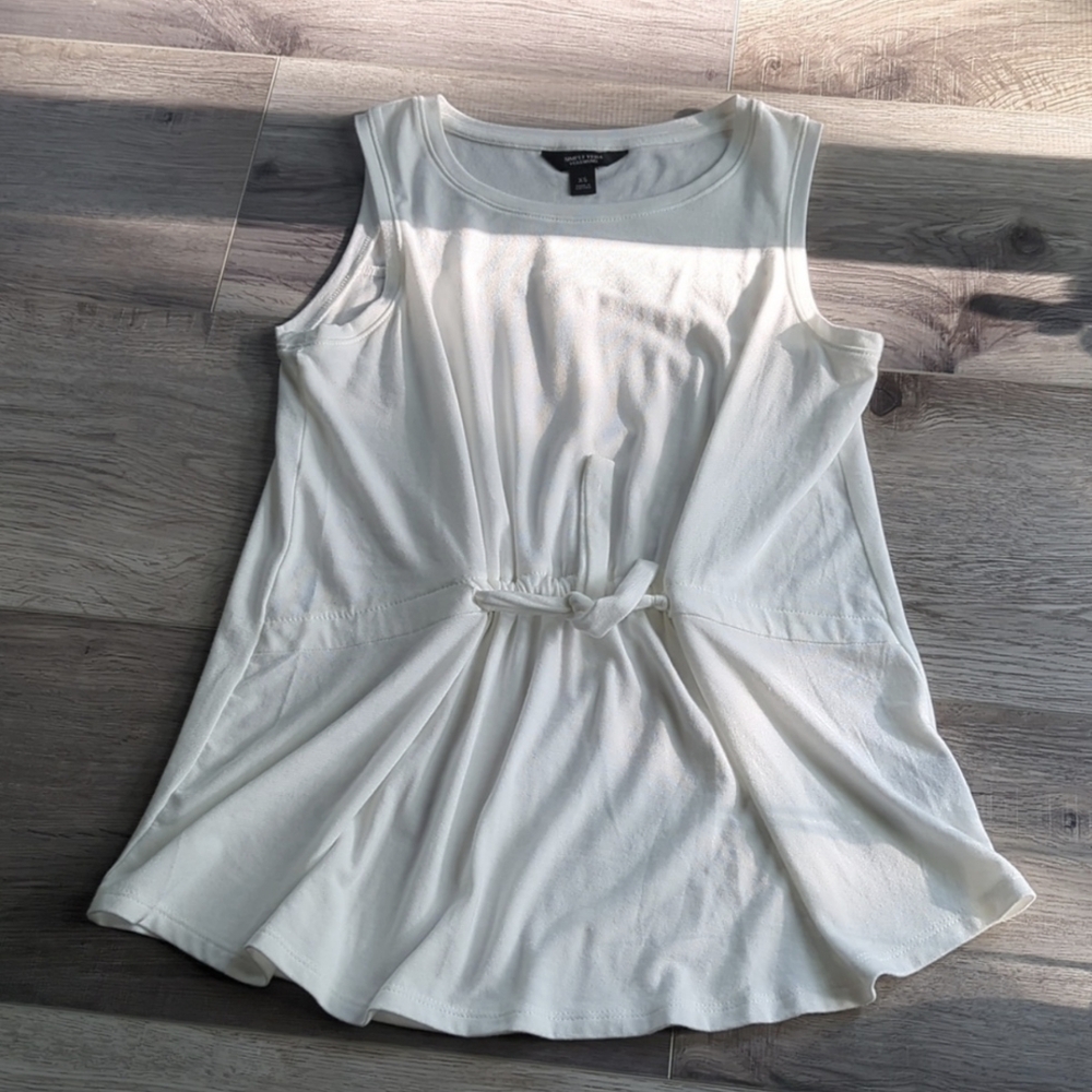 Vera Wang White Sleeveless Top